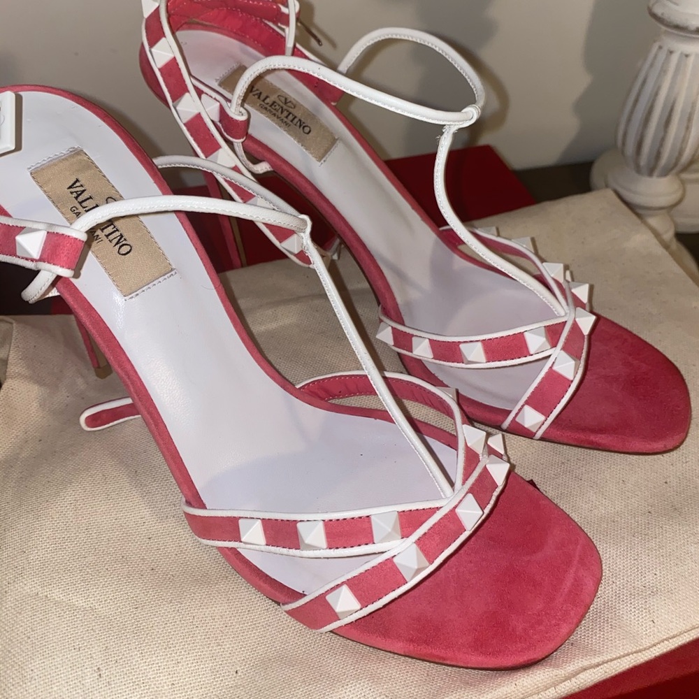 100% Authentic Valentino Rockstud Heels